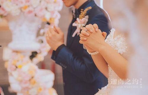 新人结婚前吃瓜,揭秘新人甜蜜背后的秘密