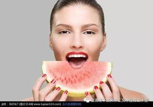 唐代美女吃瓜图片,古韵美图再现瓜果盛宴