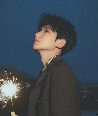 王源吃瓜头像,揭秘明星私下趣味瞬间